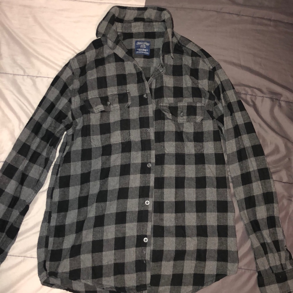 Size S. Grey and black flannel. Good condition!